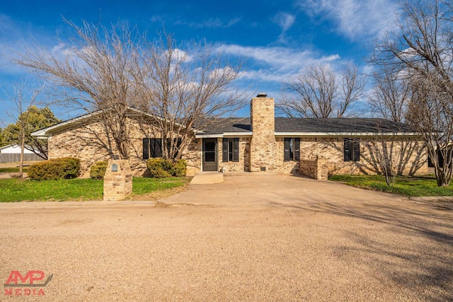 ranch-style home with a front yard