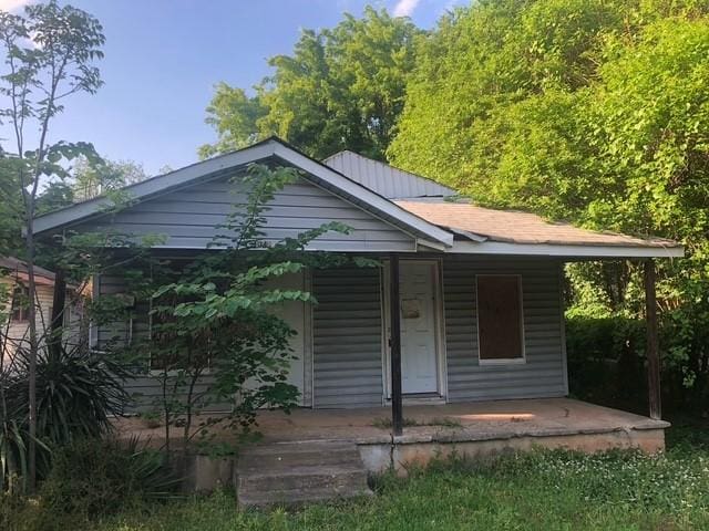 bungalow featuring a porch