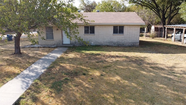 view of front of home with a front lawn and a carport