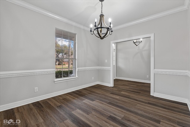 spare room with ornamental molding, dark hardwood / wood-style floors, and a chandelier