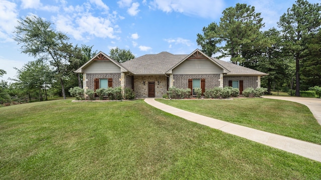 craftsman house featuring a front yard