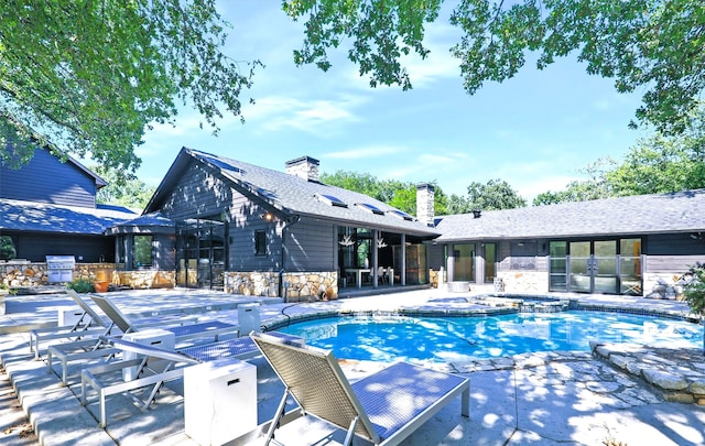 view of swimming pool featuring a patio