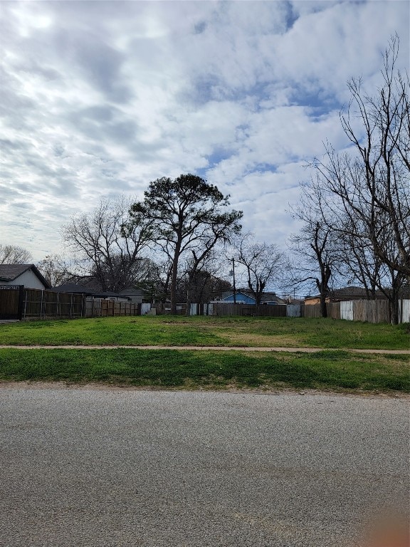 Listing photo 2 for 208 Broadmoor Ave, Arlington TX 76010