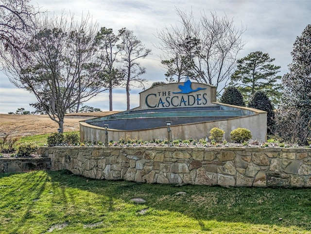 community sign featuring a lawn