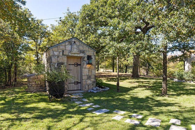 view of shed / structure featuring a lawn