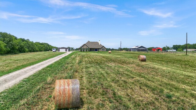 view of yard featuring a rural view