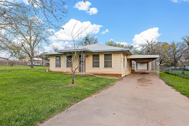 view of front facade featuring a front lawn and a carport