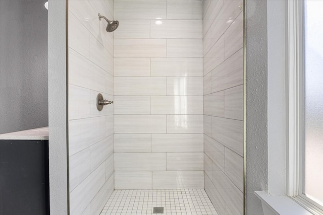 bathroom featuring tiled shower