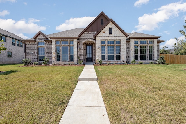 view of front facade with a front yard