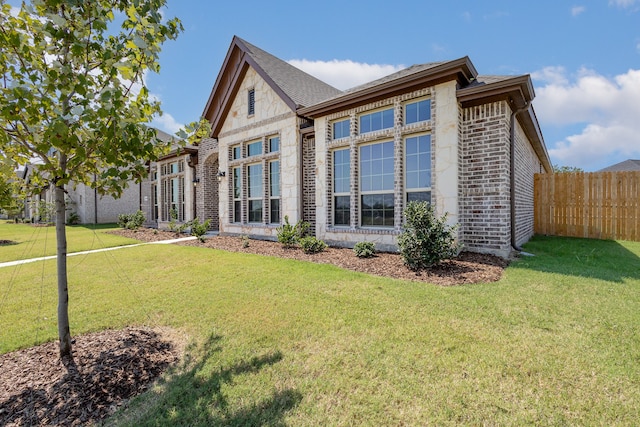 view of front of property with a front yard