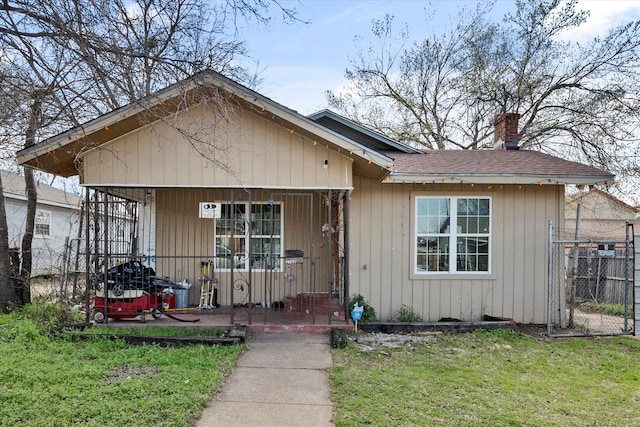 view of front of home with a front yard