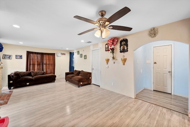 living room with light hardwood / wood-style floors and ceiling fan