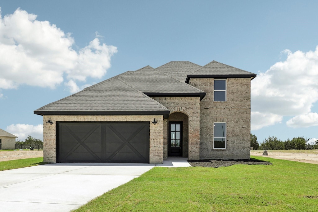 view of front facade with a garage and a front yard