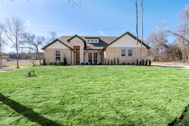 view of front of house featuring a front yard