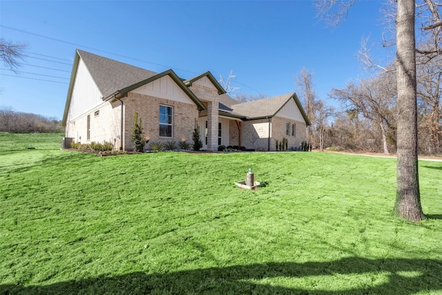 view of front of home with a front lawn