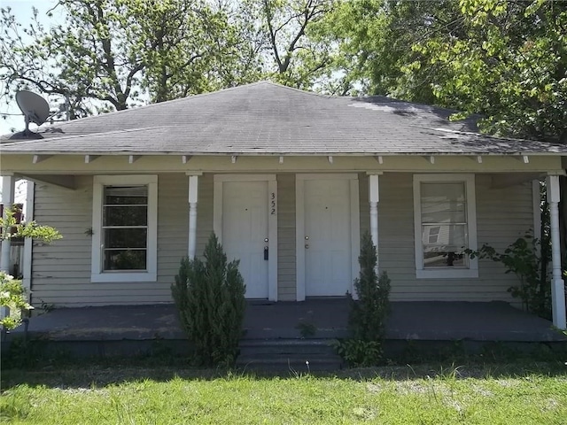 bungalow featuring a porch