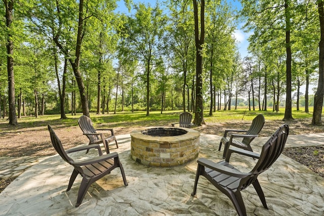 view of patio featuring an outdoor fire pit