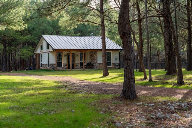 view of front of home featuring a porch and a front yard