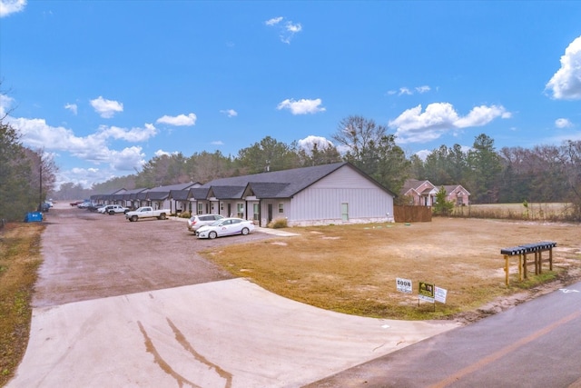 view of front of property