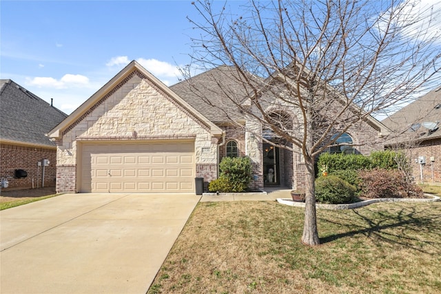 view of front of home featuring a front yard and a garage