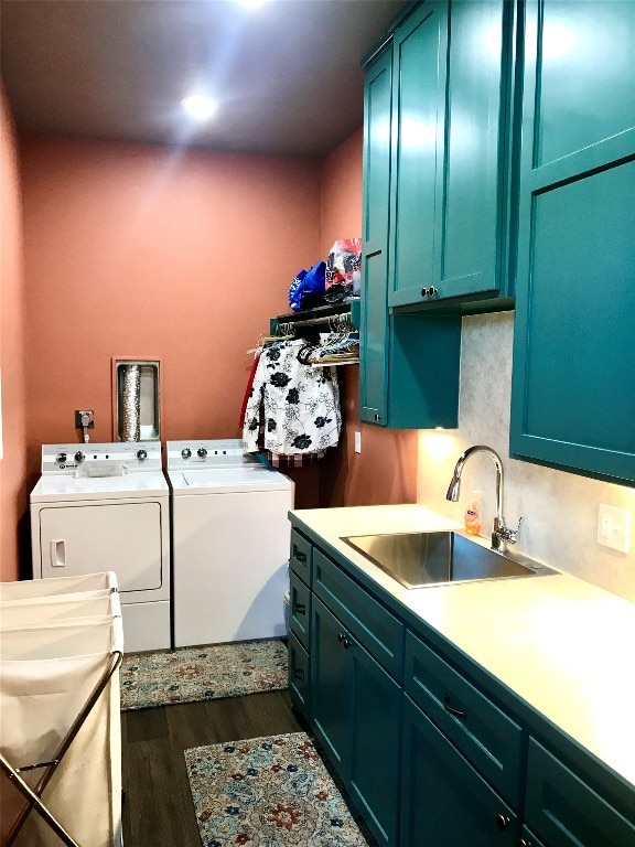 clothes washing area featuring cabinets, dark wood-type flooring, sink, and washing machine and dryer