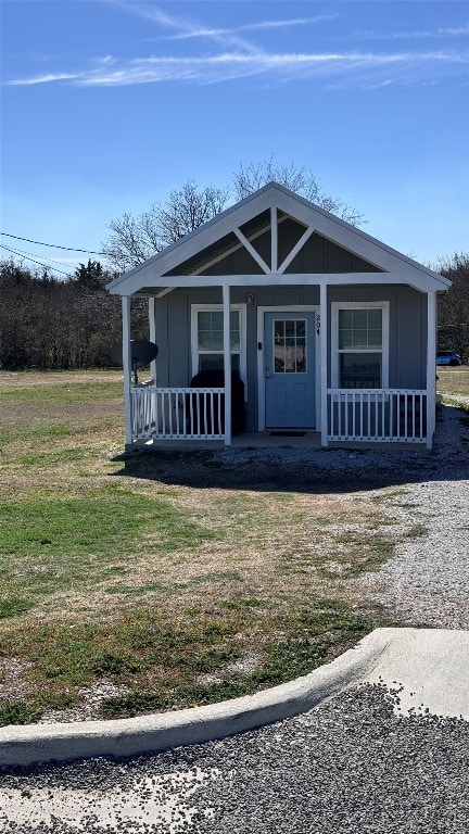 view of front of house with a porch