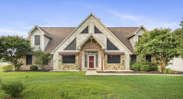 view of front of home featuring a front yard