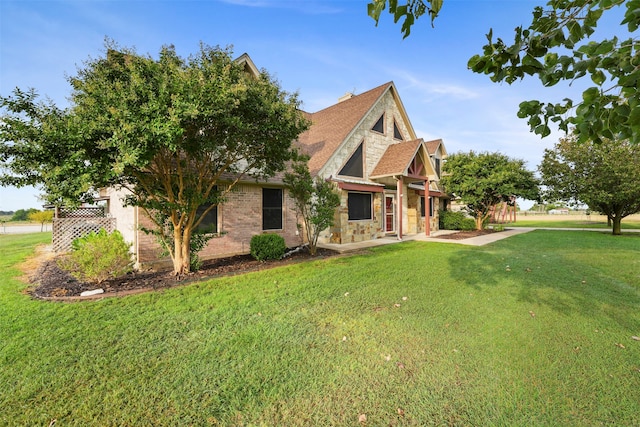 craftsman inspired home with a front lawn