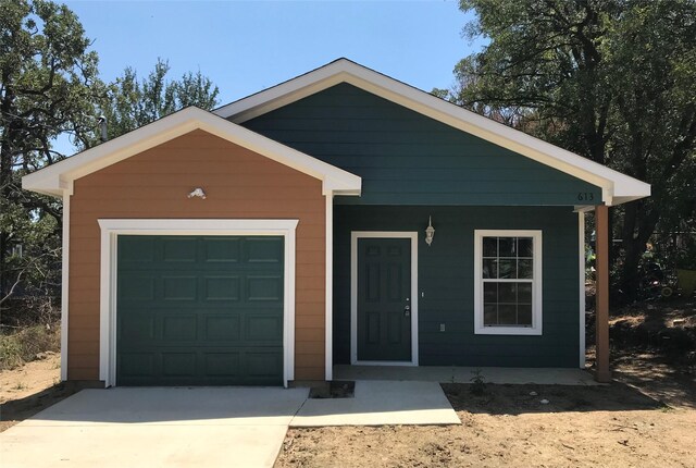 view of front of property with covered porch and a garage