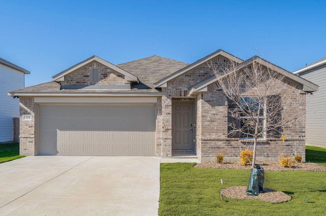 view of front facade featuring a garage and a front lawn