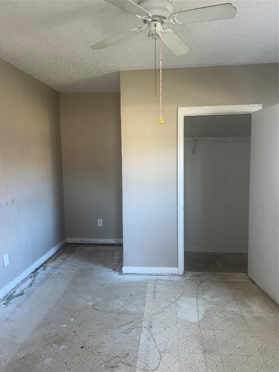 unfurnished room featuring a textured ceiling, light tile flooring, and ceiling fan