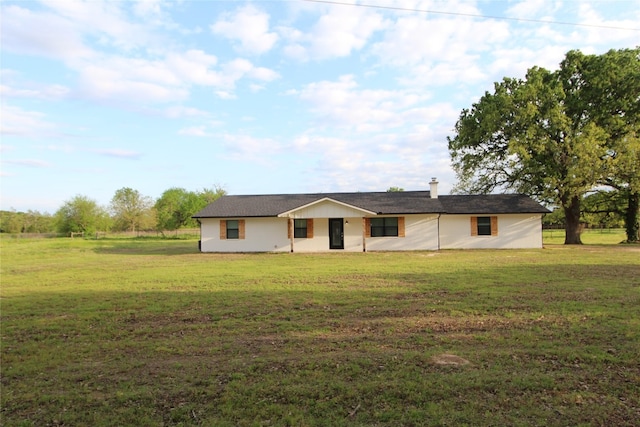 single story home with a front lawn