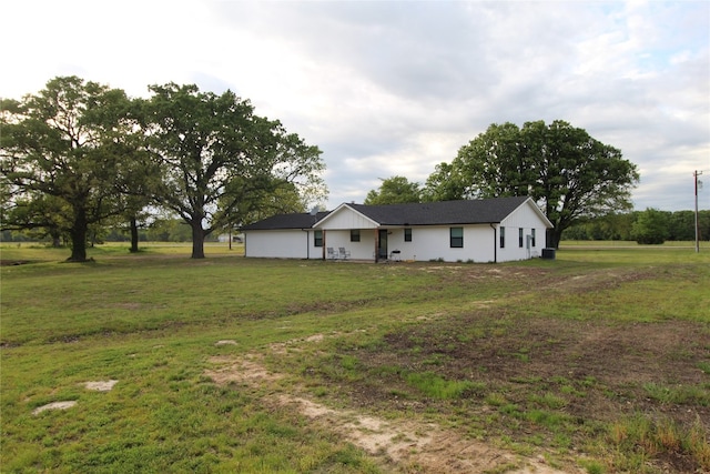 view of front of property with a front lawn