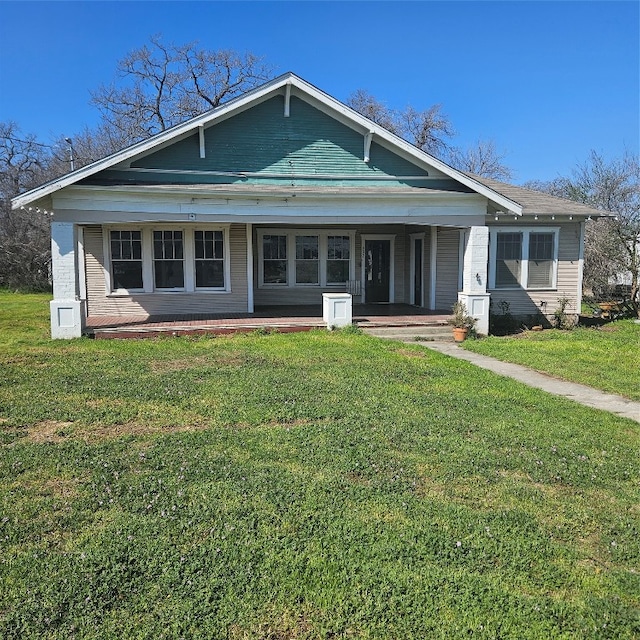 view of front facade with covered porch and a front lawn