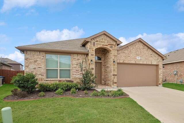 view of front of home featuring a garage and a front yard