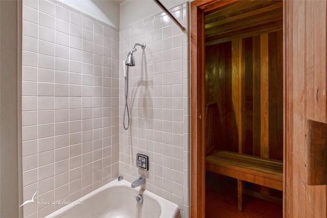 bathroom featuring tiled shower / bath