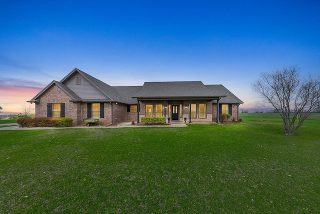 view of front of property featuring a porch and a yard