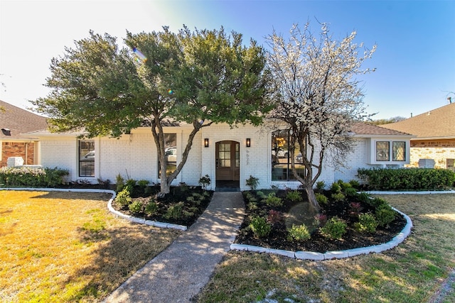 view of front of house with a front yard