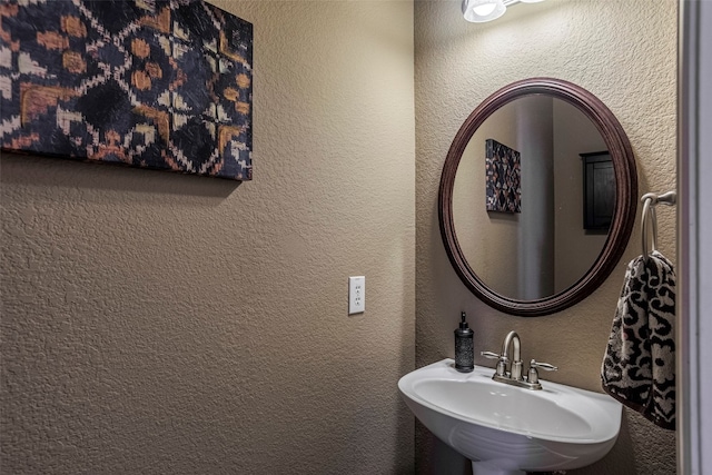 bathroom featuring sink