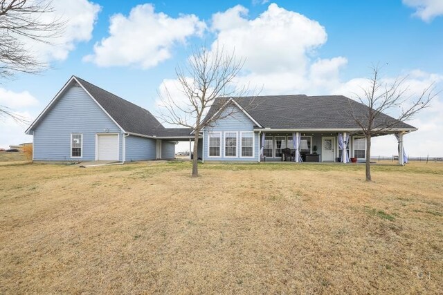 view of front of property featuring a garage and a front yard