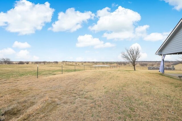 view of yard featuring a rural view