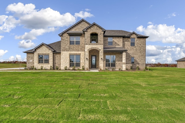 view of front facade with a front yard