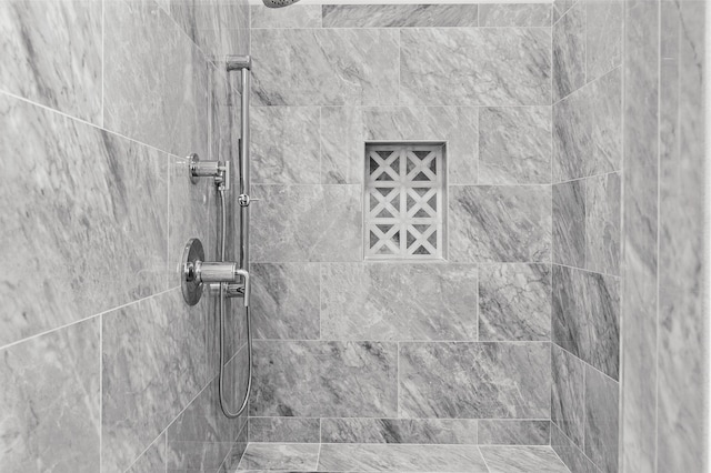 bathroom featuring tiled shower