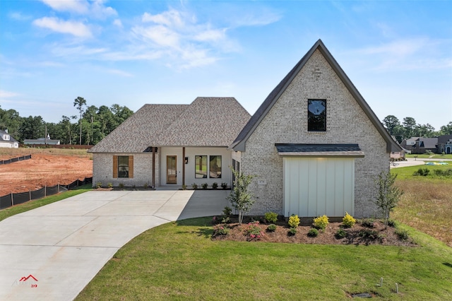 view of front of property with a front yard