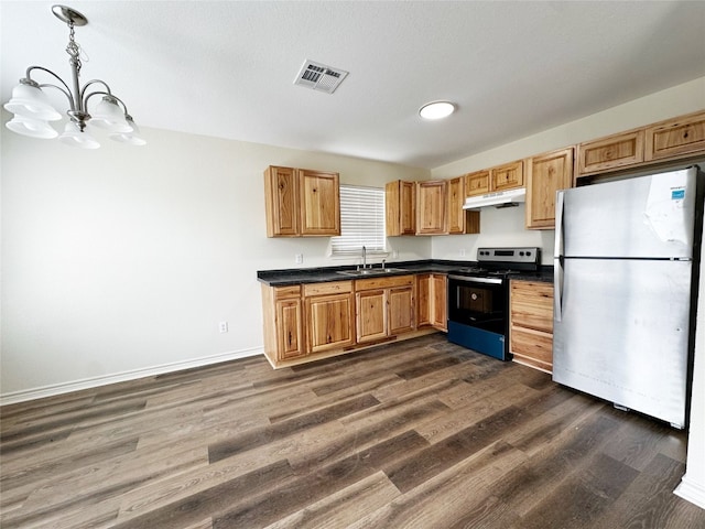 kitchen with an inviting chandelier, range with electric cooktop, dark wood-type flooring, and stainless steel refrigerator