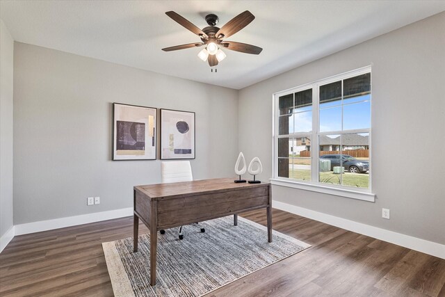 office area with dark wood-type flooring and ceiling fan