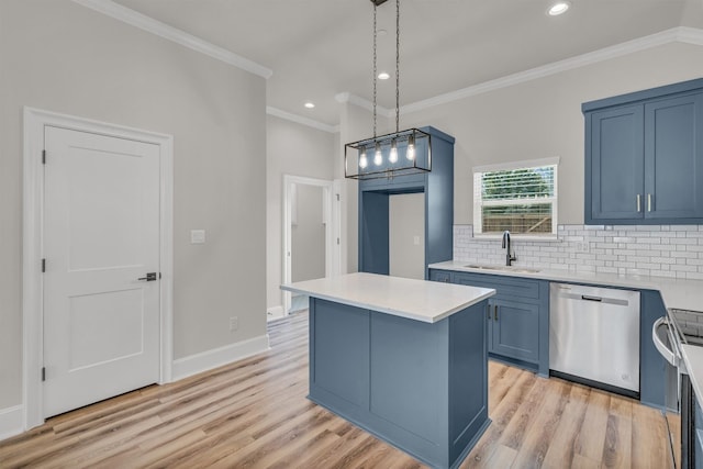 kitchen featuring light hardwood / wood-style floors, crown molding, stainless steel appliances, and sink