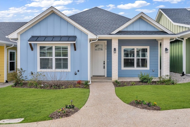 view of front of house with a front lawn