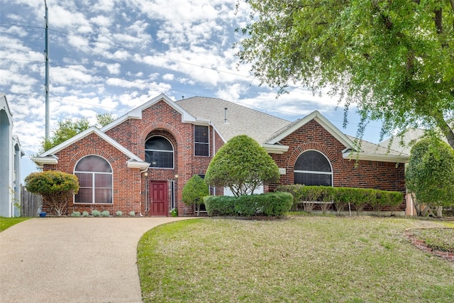 view of front of house with a front lawn