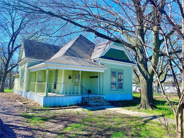 view of front of property featuring a porch